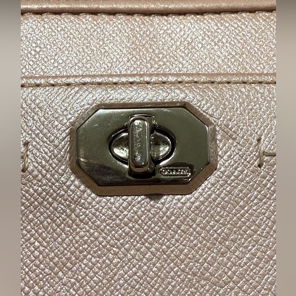 Coach Campbell Turnlock Leather Accordion Wallet - Pearlized Pink EUC - Picture 3 of 8